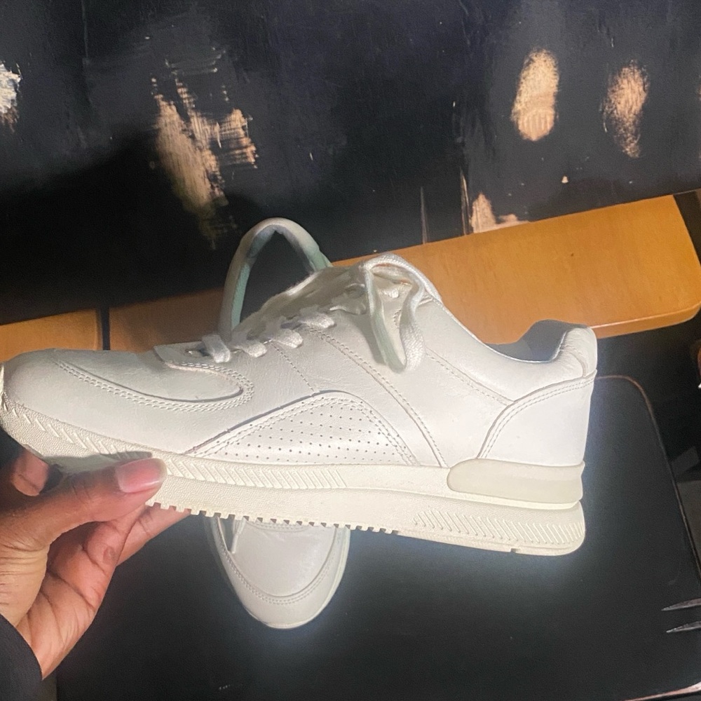 Everlane Cream Athletic Sneakers - Picture 4 of 5
